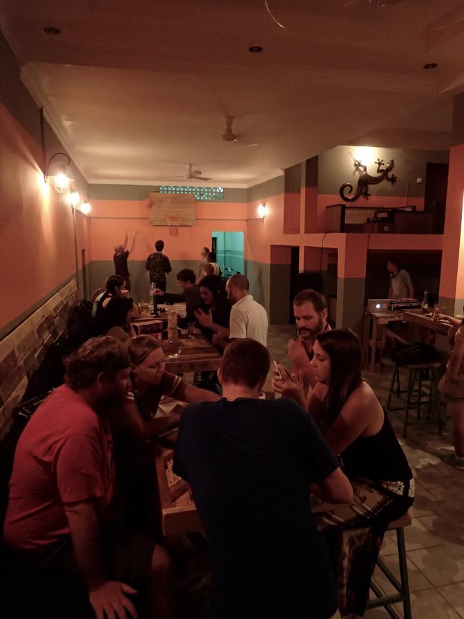 Lazy Gecko Guesthouse Phnom-Penh Buitenkant foto